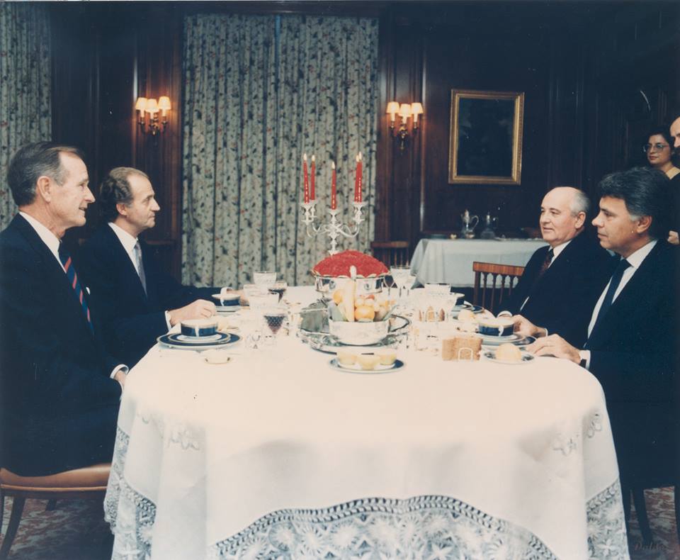 Буш, Горбачёв, Гонсалес, Палажченко за столом